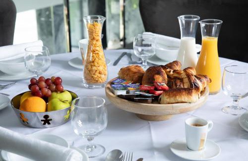 Beauvais Bed & Breakfast | Domaine de Bracheux, Chambre avec piscine à 10 min de l'aeroport de Beauvais Petit Déjeuner Inclus