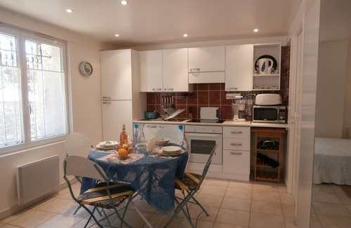 La Motte Apartment | Domaine de Château-Vieux Studio *, swimming pool, jaccuzzi, pétanque, fitness.