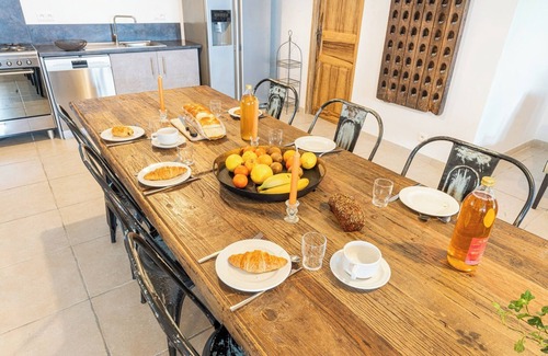Issirac House | Domaine de Coulon, Maison Orgnac