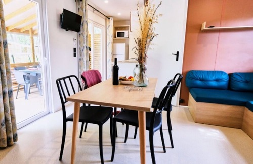 Saint-Saturnin-les-Apt RV Rental | Domaine des Chênes Blancs - Camping