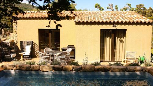 San-Gavino-di-Carbini Villa | Domaine de Gialla Bergerie Figa, 2 pers, piscine chauffée, 10 mn plage