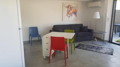 Saint-Laurent-d'Aigouze House | Domaine de L'Outarde Canepetiére Gîte A