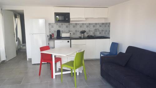 Saint-Laurent-d'Aigouze House | Domaine de L'Outarde Canepetiére Gîte A
