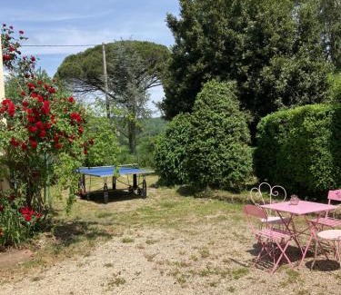 Lisle-sur-Tarn Villa | Domaine de Ménerque - petit château avec piscine