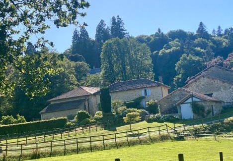 Ambazac House | Domaine de Montmery sa piscine son jardin ses espaces