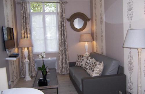 Roullet-Saint-Estephe Hotel | Domaine de Roullet