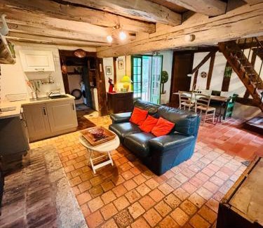 Nevoy House | Domaine de Sainte-Barbe - Le Petit Gite