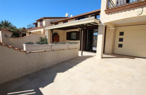 Portiragnes-Plage Villa | Domaine de vacances à 600m de la plage, belle villa climatisée 3 chambres, 5 couchages terrasse WIFI, accès payant pour les animations et piscines LRPDSE3