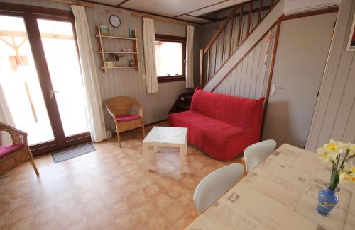 Portiragnes-Plage Villa | Domaine de vacances à 600m de la plage villa 2 chambres climatisées, 4 à 5 couchages, WIFI, 2 terrasses, parking , animations et piscines en supplément LRTAMB15
