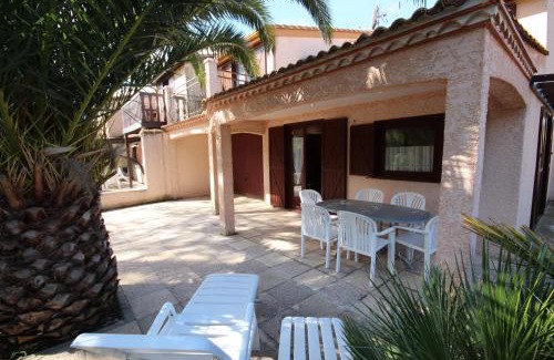 Portiragnes-Plage Villa | Domaine de vacances à 600m de la plage villa d'angle, climatisée, grande terrasse 3 chambres 7 couchages WIFI animations et piscines en supplément LRPDSO7