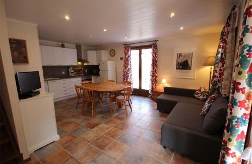 Portiragnes-Plage Villa | Domaine de vacances à 600m de la plage villa d'angle, climatisée, grande terrasse 3 chambres 7 couchages WIFI animations et piscines en supplément LRPDSO7