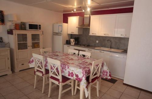 Portiragnes-Plage Villa | Domaine de vacances à 600m de la plage villa 3 chambres climatisées 7 couchages WIFI terrasse parking animations et piscines en supplément LRPDSR8