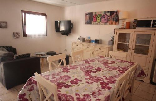 Portiragnes-Plage Villa | Domaine de vacances à 600m de la plage villa 3 chambres climatisées 7 couchages WIFI terrasse parking animations et piscines en supplément LRPDSR8