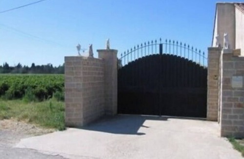 Beaucaire Apartment | Domaine des Oliviers-Appt for 2 to 4 people with swimming pool
