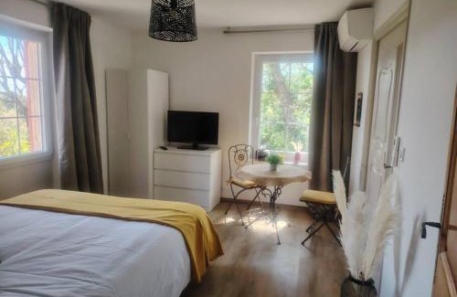 Vence Apartment | Domaine des Petites Sœurs à 800m du centre historique avec 5200m2 de parc arboré