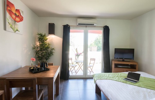 Castries Hotel | Domaine le Milos Appart'Hôtel