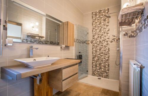 Mouans-Sartoux Bed & Breakfast | Domaine Les Cigales