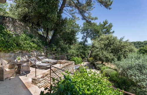 Oppede Bed & Breakfast | Domaine Les Roullets