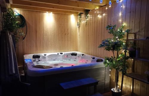 La Bloutiere House | Domaine LVD avec SPA, bois et rivière privée