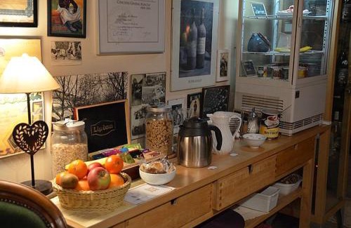 Coulanges-la-Vineuse Bed & Breakfast | Domaine Maltoff