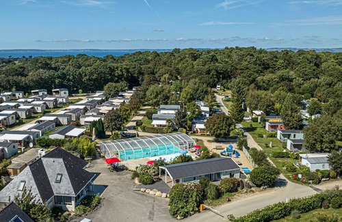 Douarnenez House | Domaine Résidentiel Odalys de Plein Air Kerleyou - Comfort mobile home 28m² - 2 bedrooms - semi-covered terrace - TV for 5 people
