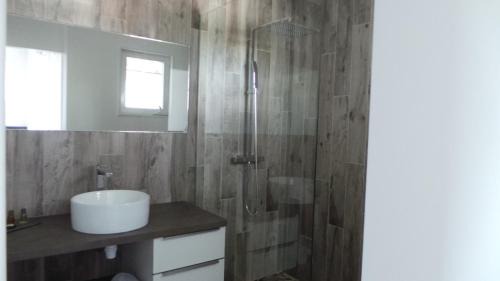 Saint-Alban-sous-Sampzon House | DOMAINE VILONAPA - villa Figuier