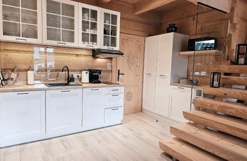 Poronin Ski Chalet | Domek Góralski Niedźwiedzia Gawra & Sauna Zone by RentiloPL