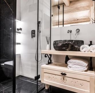 Poronin Ski Chalet | Domek Góralski Niedźwiedzia Gawra & Sauna Zone by RentiloPL
