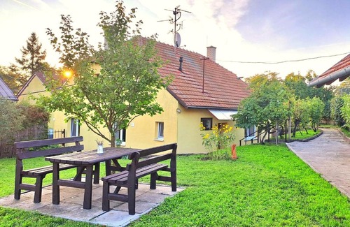Hlohovec House | Domek na vinohradech