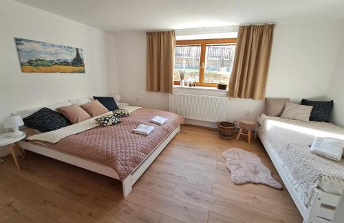 Hlohovec House | Domek na vinohradech