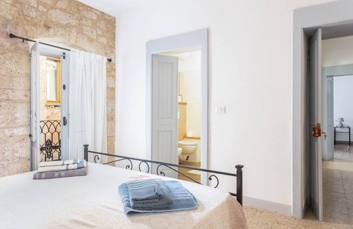 Cuglieri House | Domomea - Camera Ambrosia