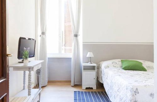 Monti Bed & Breakfast | Domus Merulana Bed and Breakfast
