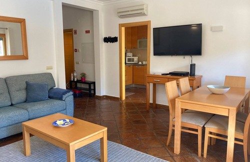 Burgau House | DomusIberica Burgau, 2 bedroom house with A/C, private pool, walk to the beach!