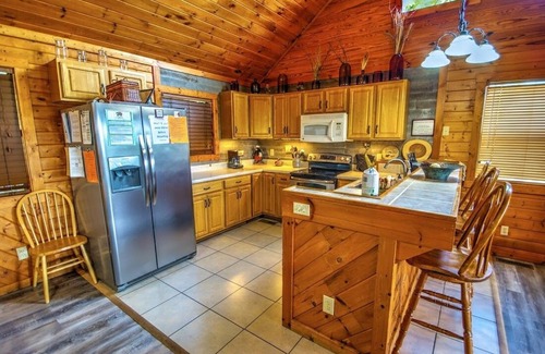 Sevierville Cabin | Don't be shy.Visit the mountains! Amazing Views, King Bedrooms, Secluded.
