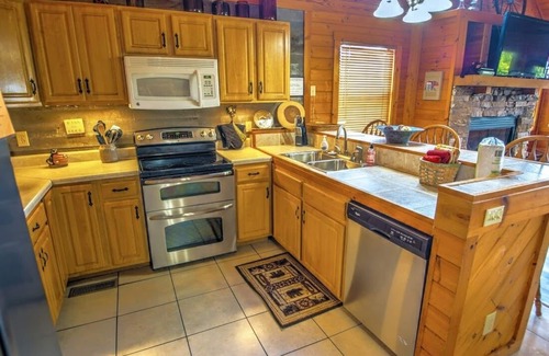Sevierville Cabin | Don't be shy.Visit the mountains! Amazing Views, King Bedrooms, Secluded.
