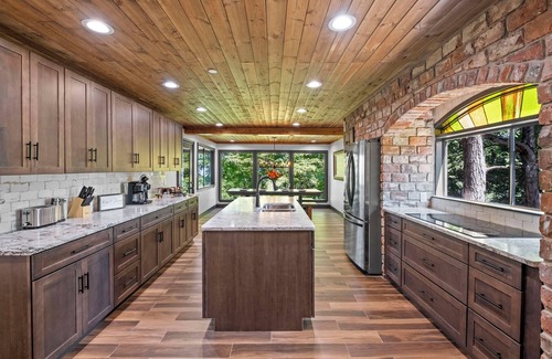 Chalet Village Cabin | Don't Miss Out! BOOK TODAY - Sleeps 24 - 6 King Suites - 2 Hot Tubs - Fire Pit
