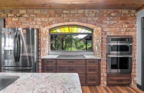 Chalet Village Cabin | Don't Miss Out! BOOK TODAY - Sleeps 24 - 6 King Suites - 2 Hot Tubs - Fire Pit