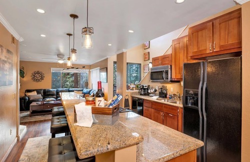 Zephyr Cove House | Don't miss out on summer in Lake Tahoe,near beach,pool,downtown,concert FUN 8max