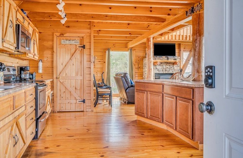 Gatlinburg - Pigeon Forge Cabin | Don't miss the Breathtaking Views from this Cabin