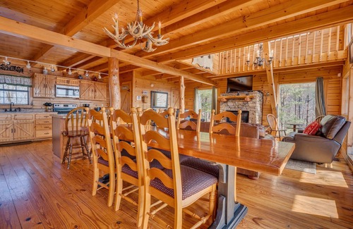 Gatlinburg - Pigeon Forge Cabin | Don't miss the Breathtaking Views from this Cabin