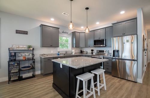 Henrico House | Don't miss this beautiful waterfront home on Pea Hill Creek in Lake Gaston!