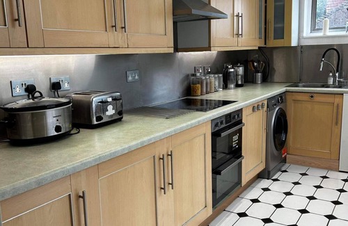 Streatham Hill House | Don't wake me up. South London. Sleeps 20+