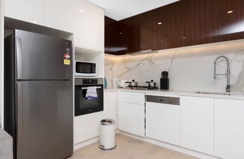 Doncaster East Apartment | Doncaster East 2BR Apt with carpark|Shopping|Parks