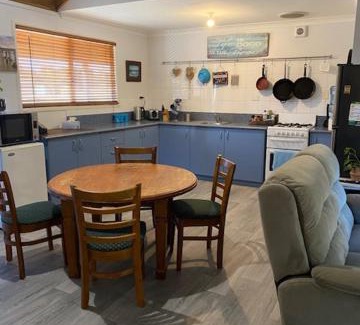 Dongara House | Dongara Breeze Inn