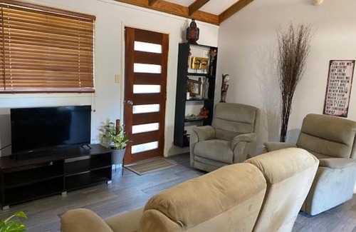Dongara House | Dongara Breeze Inn