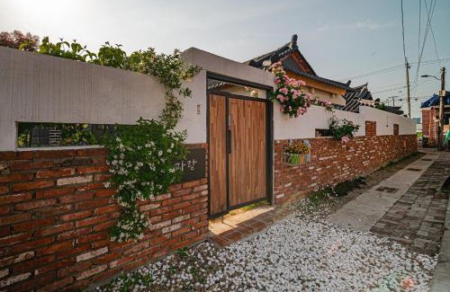 Gyeongju House | Dongparang hanok stay
