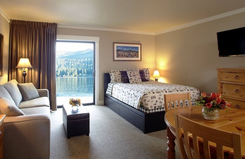 Truckee Hotel | Donner Lake Village