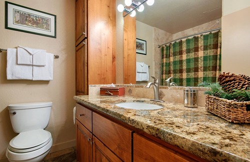 Truckee Hotel | Donner Lake Village
