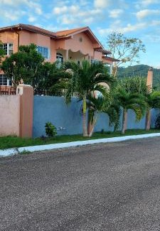 Ocho Rios House | DonPaul Get Away - 4 Bedrooms ensuite Ocean View