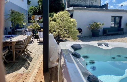 Donville-les-Bains Villa | Donvillaise 15 pers : jacuzzi, 8 min à pied plage